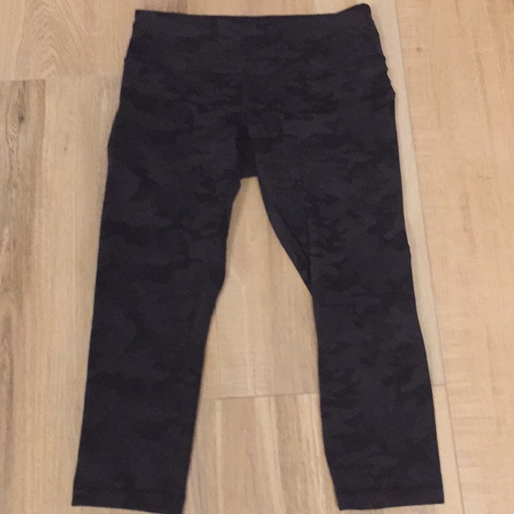 Lululemon crop camouflage print